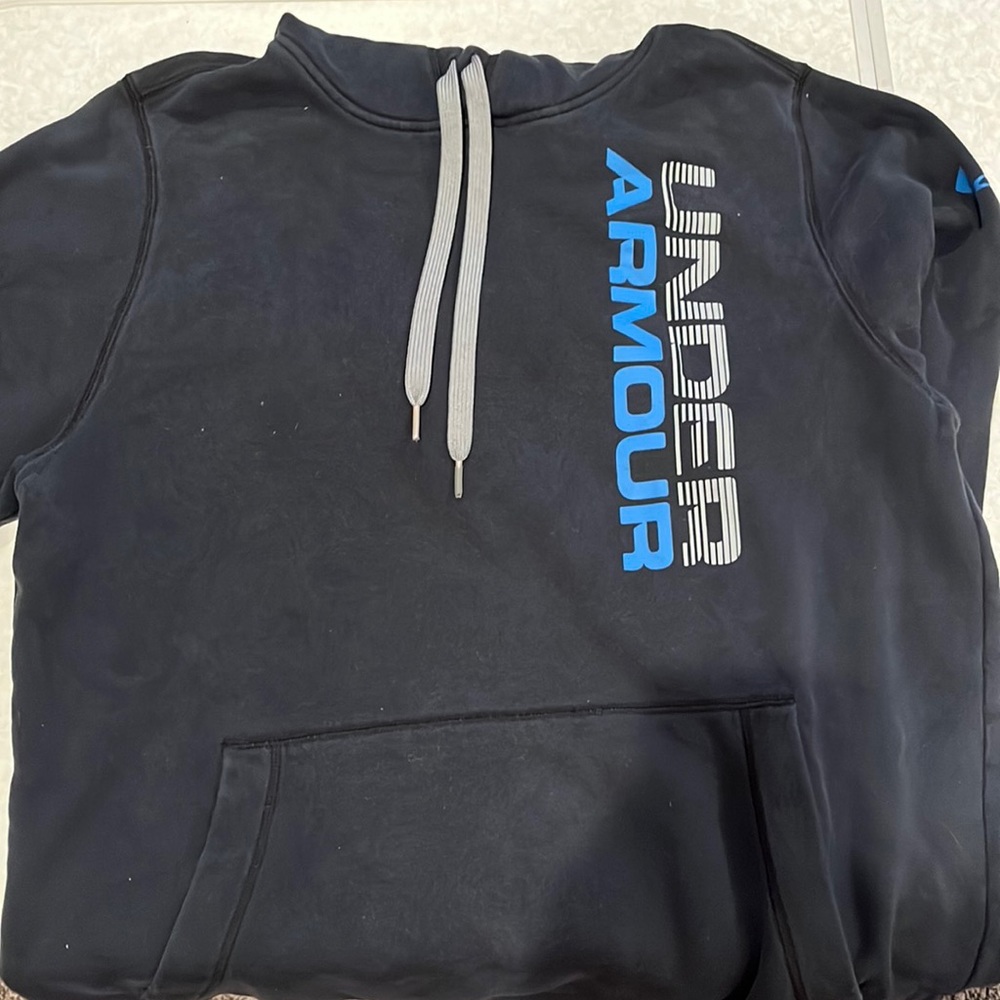 men’s Under Armour hoodie